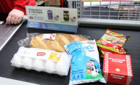 «Наступая на яйца»: Кабмину предложили ограничить цены на основные продукты питания