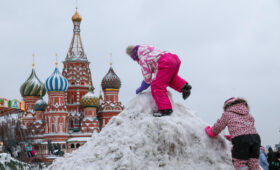 Путин поручил подготовить предложения о модернизации мер поддержки семей