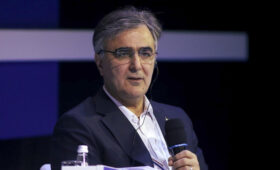 Глава ЦБ Ирана подал в отставку на фоне роста курса доллара