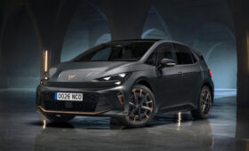 Обновлён хэтчбек Cupra Born: фирменный «нос», физические кнопки на руле, больше запас хода