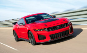 Вместо Shelby GT500: представлен Ford Mustang Dark Horse SC с компрессорным V8