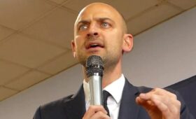 Барро: Франции нужно искать новых партнеров на фоне противостояния США и Китая