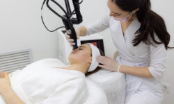 Лазерная шлифовка рубцов при постакне