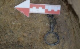 Археологи нашли серьги, спрятанные модницей при осаде Троице-Сергиевой лавры