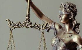 Суд арестовал мэра Уфы Мавлиева, обвиняемого в получении взятки и превышении полномочий, на два месяца