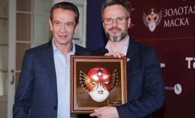 Историческая «Золотая маска»: награду впервые вручили городу Москве